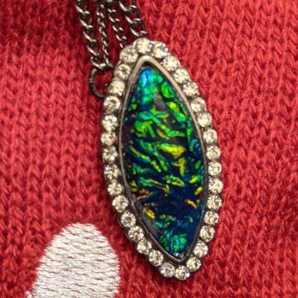Necklace. Gun metal. Beautiful green, blue, red stone with rhinestones around it - Picture 1 of 4